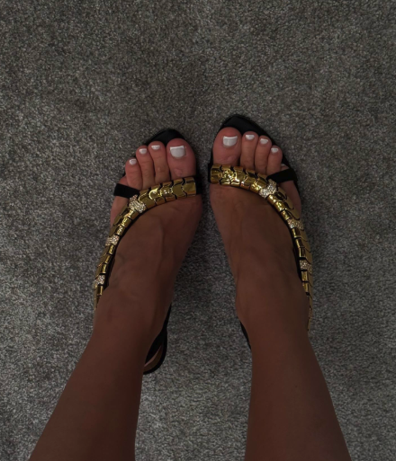 Gold Chain Sandal - รองเท้าแตะหนังเซ็กซี่ประดับโซ่โลหะสีทองสำหรับผู้หญิง สีแชมเปญ/สีดำ ส้นสูง ดีไซน์หรูหรา ของขวัญสำหรับงานปาร์ตี้ รองเท้าแฟชั่นใหม่ประจำฤดูร้อนปี