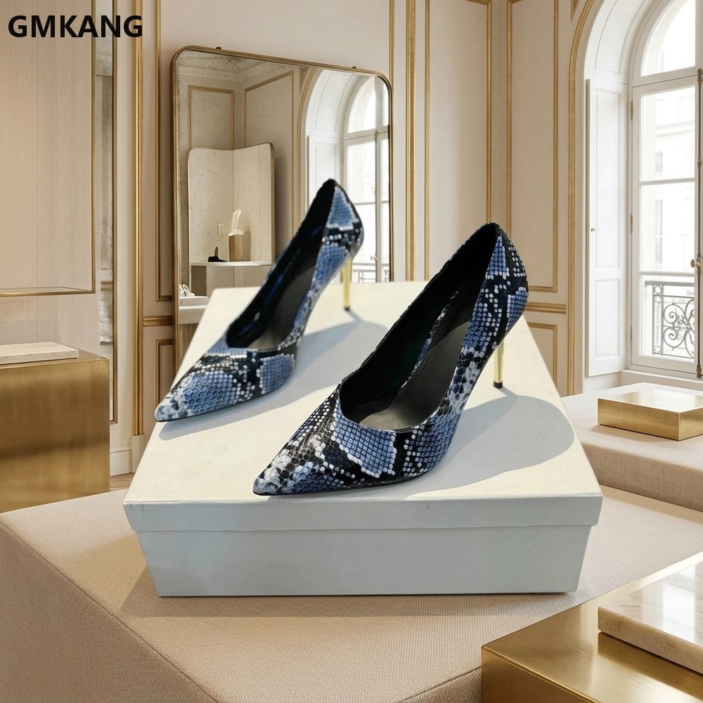 Court Heel Pointed - รองเท้าส้นเตี้ยหัวแหลมลายหนังงูสำหรับผู้หญิง, รองเท้าหนังสำหรับใส่ทำงาน, รองเท้าสวมสบายแบบลำลองสำหรับงานปาร์ตี้