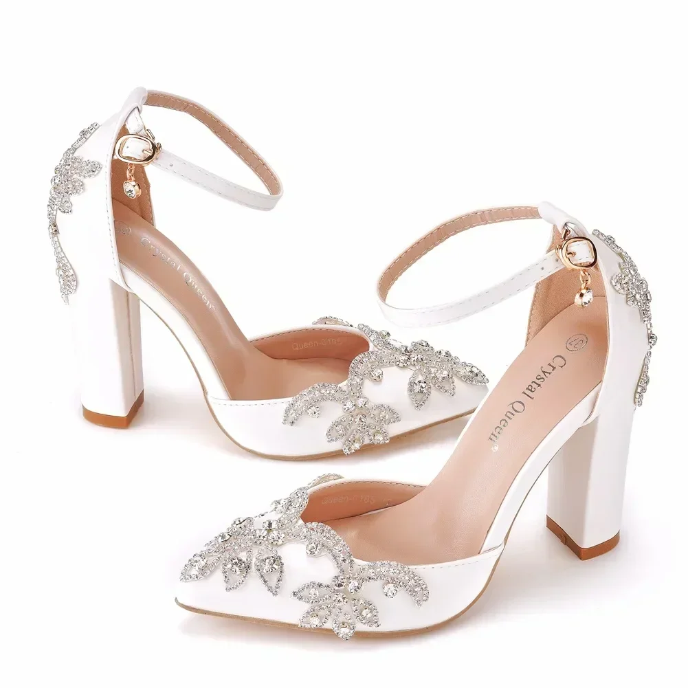 Women'S Shoes Large - รองเท้าส้นหนาปลายแหลมไซส์ใหญ่ ปี 2026 รองเท้าส้นหนาประดับเพชรสำหรับผู้หญิง รองเท้าแต่งงานสีขาวสำหรับผู้หญิง รองเท้าแต่งงานแบบมีประดับเพชร