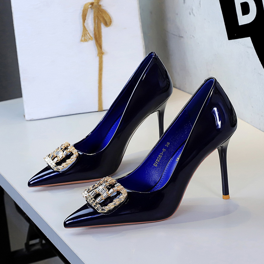 รองเท้าส้นสูงปลายแหลมทรงหรูหรา - Court Heel Pointed บทวิจารณ์และราคา